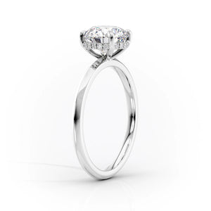 The Razor Kamellie Set  With A 5 Carat Princess 18K White Gold Moissanite